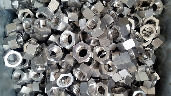 不銹鋼標(biāo)準(zhǔn)件的材料選擇要考慮的因素有哪些？